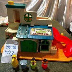 Vintage Fisher Price Sesame Street Little People 1976 Play House #937